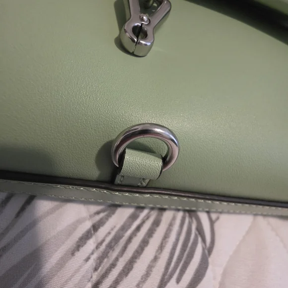 Coach Hampton Y2K Pistachio Leather Shoulder Bag - Picture 10 of 12